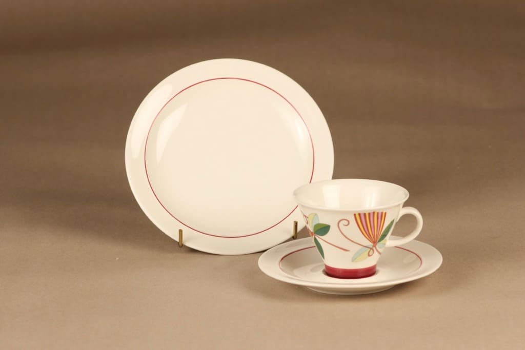 Arabia Harlekin Carneval kahvikuppi ja lautaset(2), suunnittelija Inkeri Leivo,