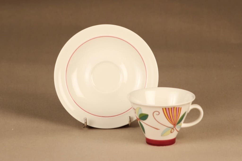 Arabia Harlekin Carneval kahvikuppi ja lautaset(2), suunnittelija Inkeri Leivo, kuva 2