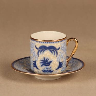 Arabia She-Foo mokkakuppi, suunnittelija Greta-Lisa Jäderholm-Snellman, kuparipainokoriste