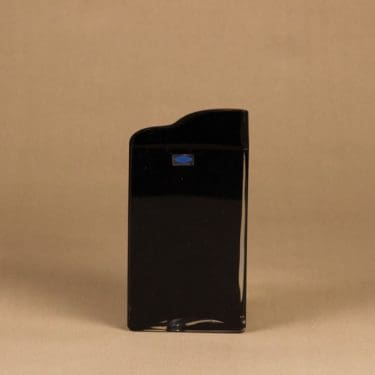 Nuutajärvi   maljakko, musta, suunnittelija Kerttu Nurminen,