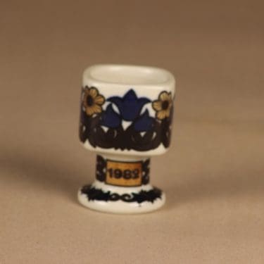 Arabia Kalevala egg cup 1982 designer  Raija Uosikkinen
