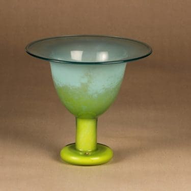 Nuutajärvi pokaali, signeerattu, suunnittelija Oiva Toikka, signeerattu, tilaustyö