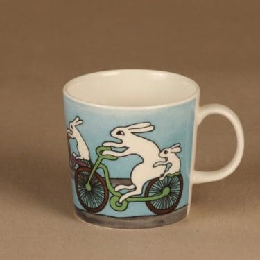 Arabia Pyöräilijäpuput pupumuki, 3 dl, suunnittelija Heljä Liukko-Sundström, 3 dl, pupu