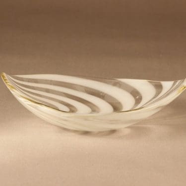 Kumela vati, signeerattu suunnittelija Maija Carlson