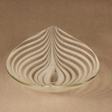 Kumela kulho, signeerattu, suunnittelija Maija Carlson, signeerattu