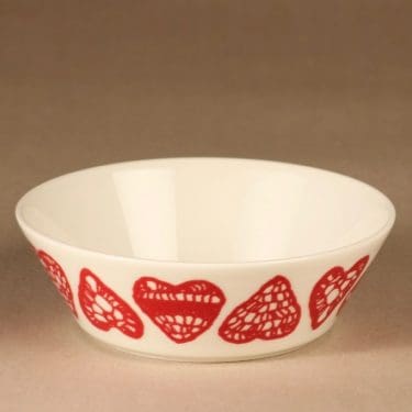 Arabia Joulusydän annoskulho, punainen, suunnittelija Maija Fagerlund,