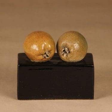 Arabia keramiikkaveistos, signeerattu, suunnittelija Gunvor Olin-Grönqvist, signeerattu