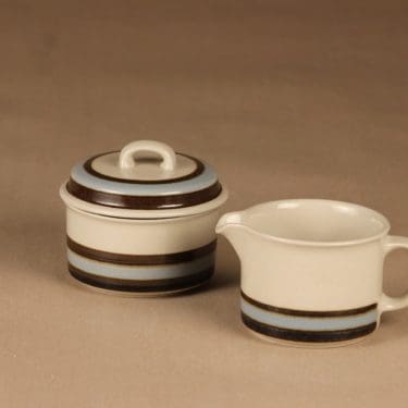 Arabia Suvanto sokerikko ja kermakko,, suunnittelija Ulla Procope, raitakoriste