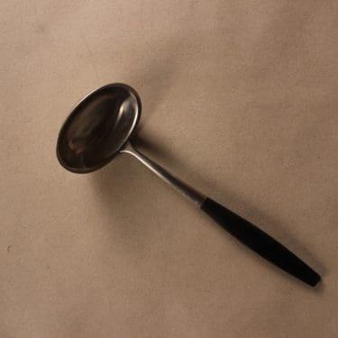 Fiskars Lion kastikekauha,, suunnittelija Bertel Gardberg, , Alkuperäistä tuotantoa