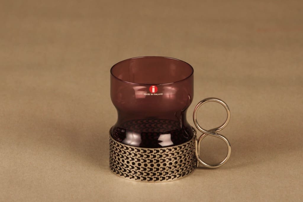 Iittala Tsaikka teemuki, lila, suunnittelija Timo Sarpaneva, I-väri, metallikahva
