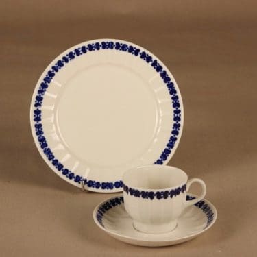 Arabia Elvikki kahvikuppi ja lautaset(2), sininen, suunnittelija Esteri Tomula, kukka