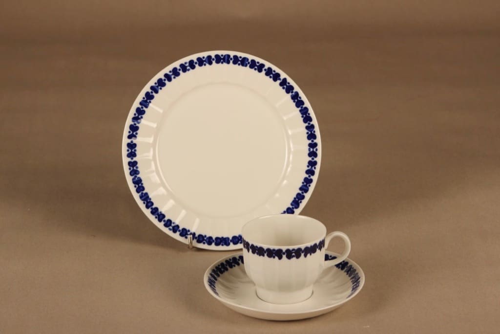Arabia Elvikki coffee cup and plates(2) designer Esteri Tomula