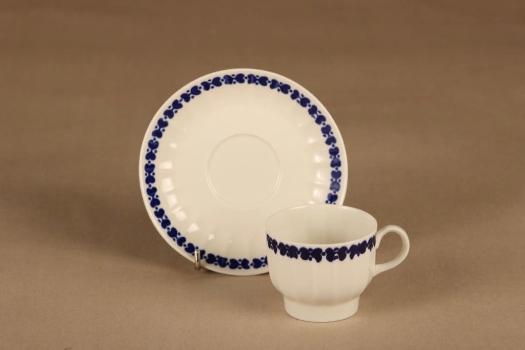 Arabia Elvikki coffee cup and plates(2) designer Esteri Tomula 3