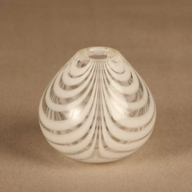 Kumela   maljakko, filigraani, suunnittelija Maija Carlson, filigraani