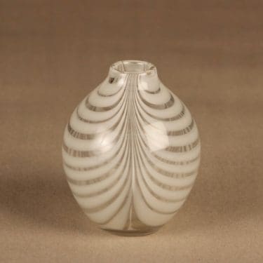 Kumela maljakko, filigraani, suunnittelija Maija Carlson, filigraani