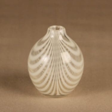 Kumela   maljakko, filigraani, suunnittelija Maija Carlson, filigraani,