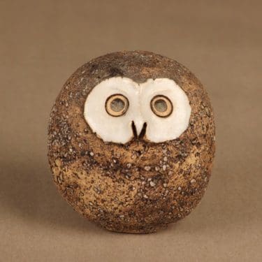 pöllö, käsinmaalattu, suunnittelija Kaarina Aho, käsinmaalattu, signeerattu