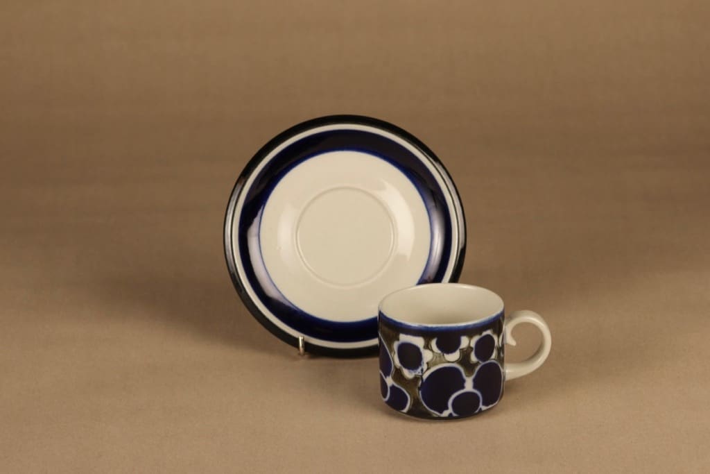 Arabia Saara teekuppi, sininen, ruskea, suunnittelija Anja Jaatinen-Winquist, erikoiskoriste kuva 2