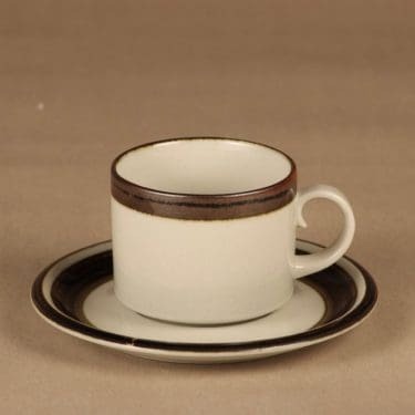 Arabia Karelia teekuppi, ruskea, harmaa, suunnittelija Anja Jaatinen-Winquist, raitakoriste