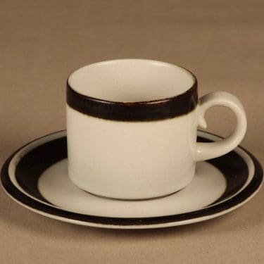 Arabia Karelia teekuppi suunnittelija Anja Jaatinen-Winquist