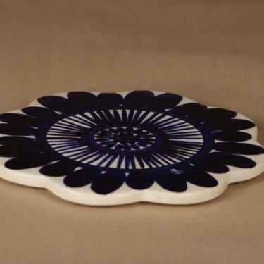 Arabia Köökki talouslevy, käsinmaalattu, suunnittelija Gunvor Olin-Grönqvist, käsinmaalattu, signeerattu