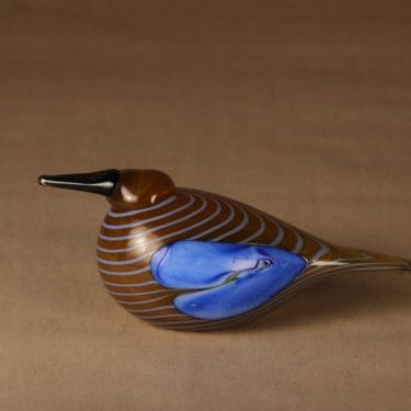 Nuutajärvi vuosilintu Sinisotka, 2004, suunnittelija Oiva Toikka, 2004, signeerattu