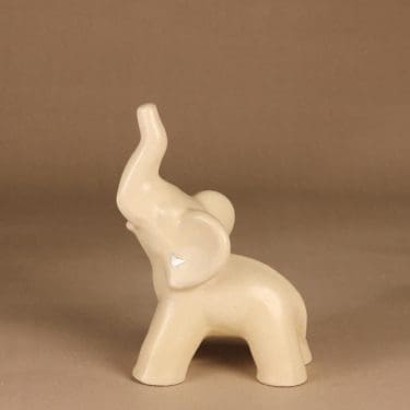 Kupittaan savi norsu suunnittelija Kerttu Suvanto-Vaajakallio