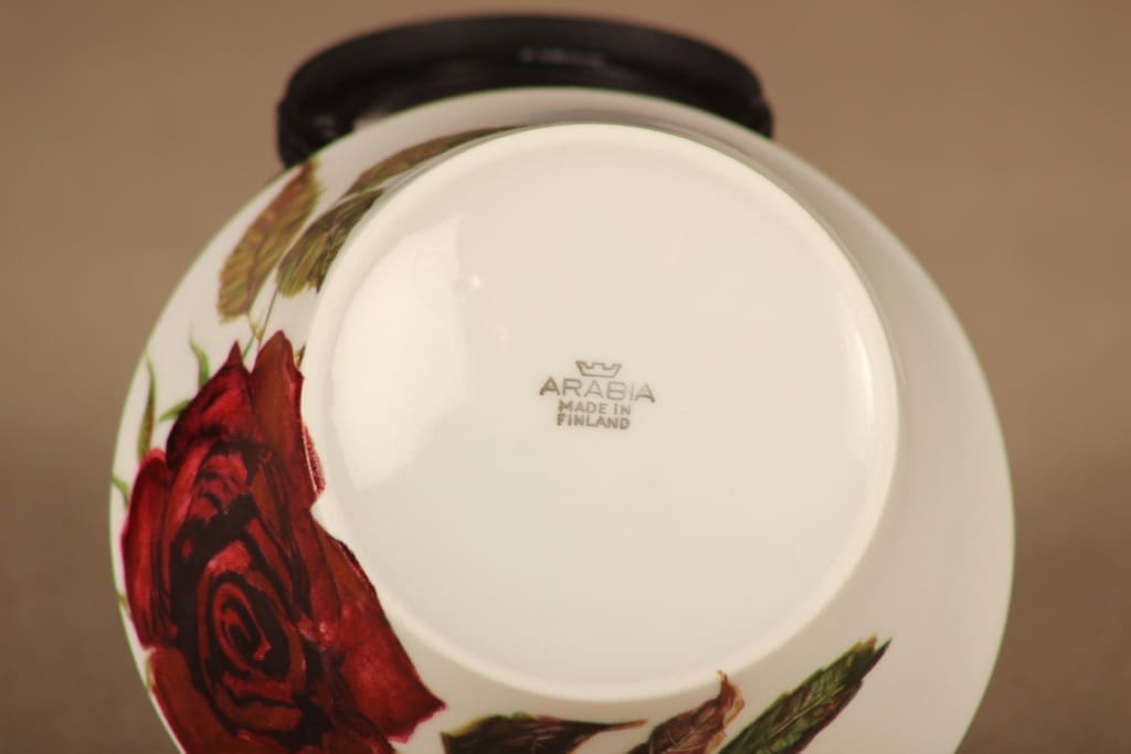 Arabia Ruusu sokerikko, punainen, vihreä, suunnittelija Anneli Qveflander, serikuva, kukka kuva 2