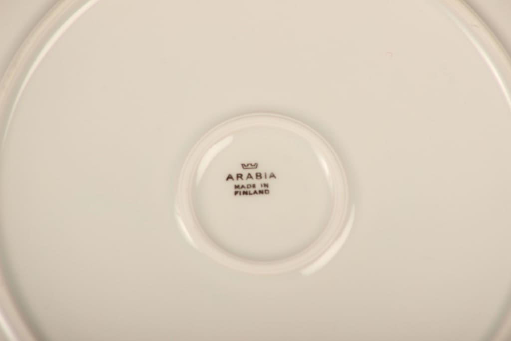 Arabia Ruusu tarjoilulautanen, punainen, vihreä, suunnittelija Anneli Qveflander, serikuva, kukka kuva 3