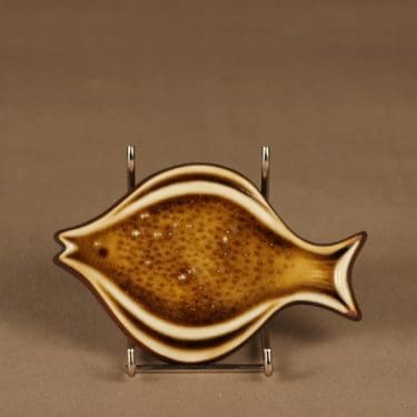 Arabia Kala seinälaatta, käsinmaalattu, suunnittelija Gunvor Olin-Grönqvist, käsinmaalattu, signeerattu