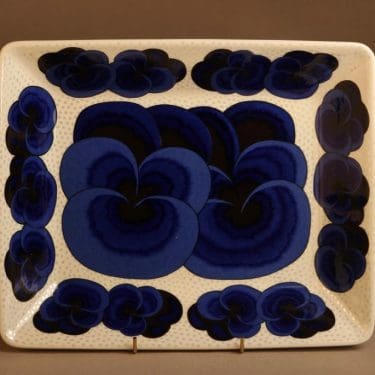 Arabia Pro Arte taidekeramiikkavati, käsinmaalattu, suunnittelija Birger Kaipiainen, käsinmaalattu, orvokki