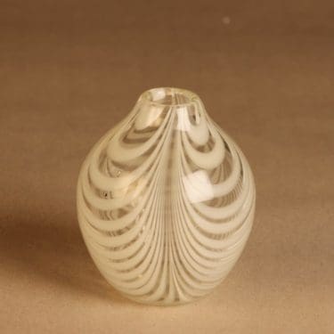 Kumela   maljakko, filigraani, suunnittelija Maija Carlson, filigraani