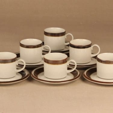 Arabia Karelia kahvikuppi, valkoinen, ruskea, suunnittelija Anja Jaatinen-Winquist, raitakoriste