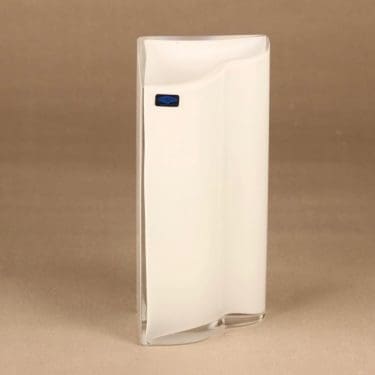 Nuutajärvi Sonetti maljakko, valkoinen, suunnittelija Kerttu Nurminen,