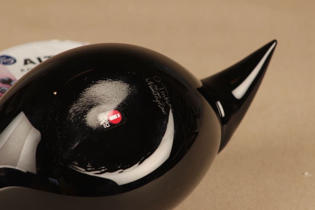 Nuutajärvi lintu , Korppi, suunnittelija Oiva Toikka, Korppi, signeerattu kuva 4