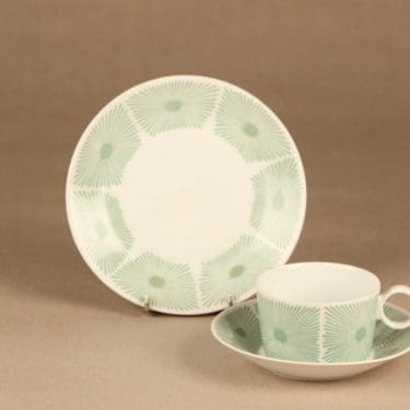 Arabia Nippon kahvikuppi ja lautaset(2), vihreä, suunnittelija Olga Osol, serikuva