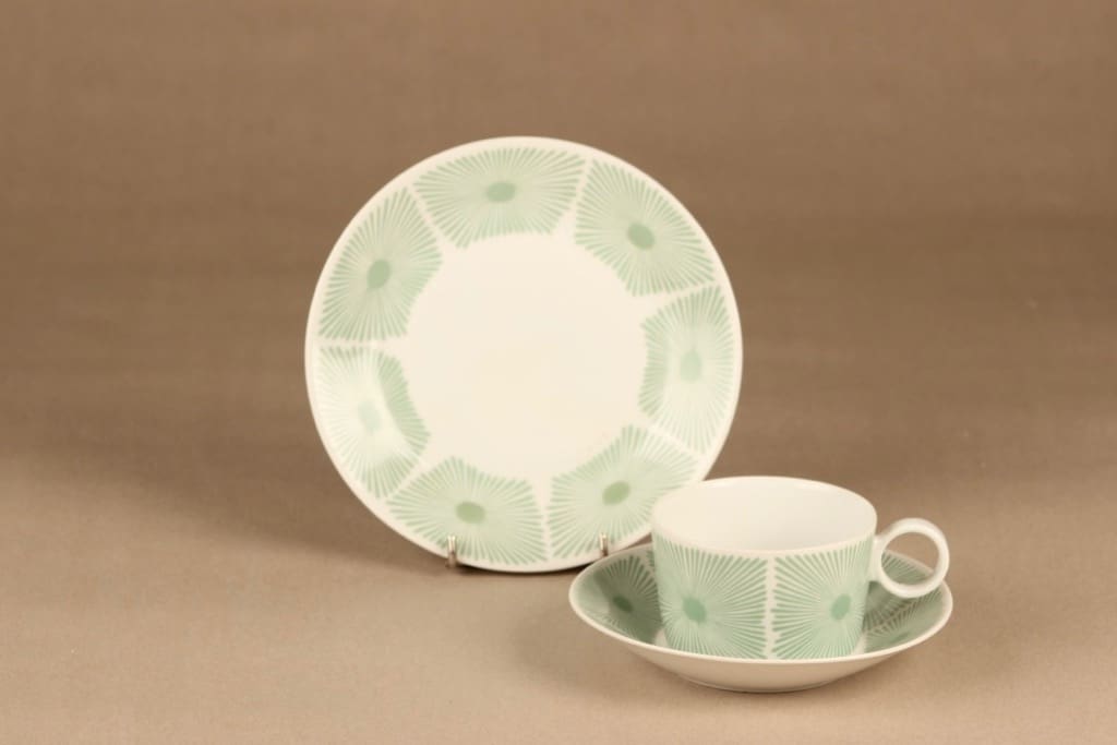 Arabia Nippon kahvikuppi ja lautaset(2), vihreä, suunnittelija Olga Osol, serikuva