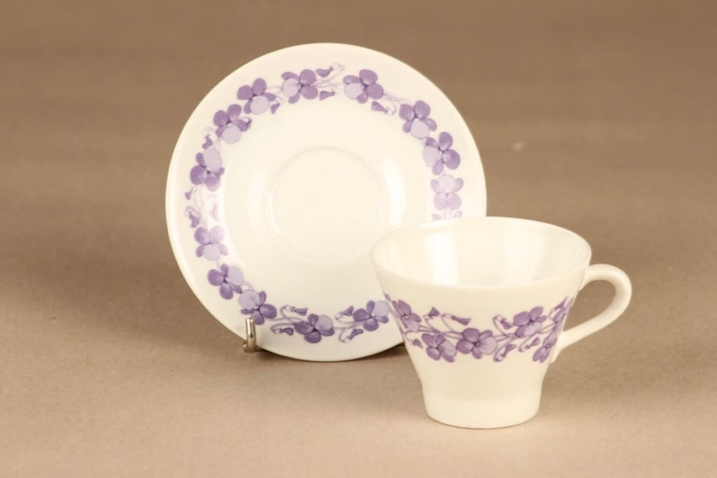Arabia Viola kahvikuppi, violetti, suunnittelija Raija Uosikkinen, serikuva, kukka kuva 2