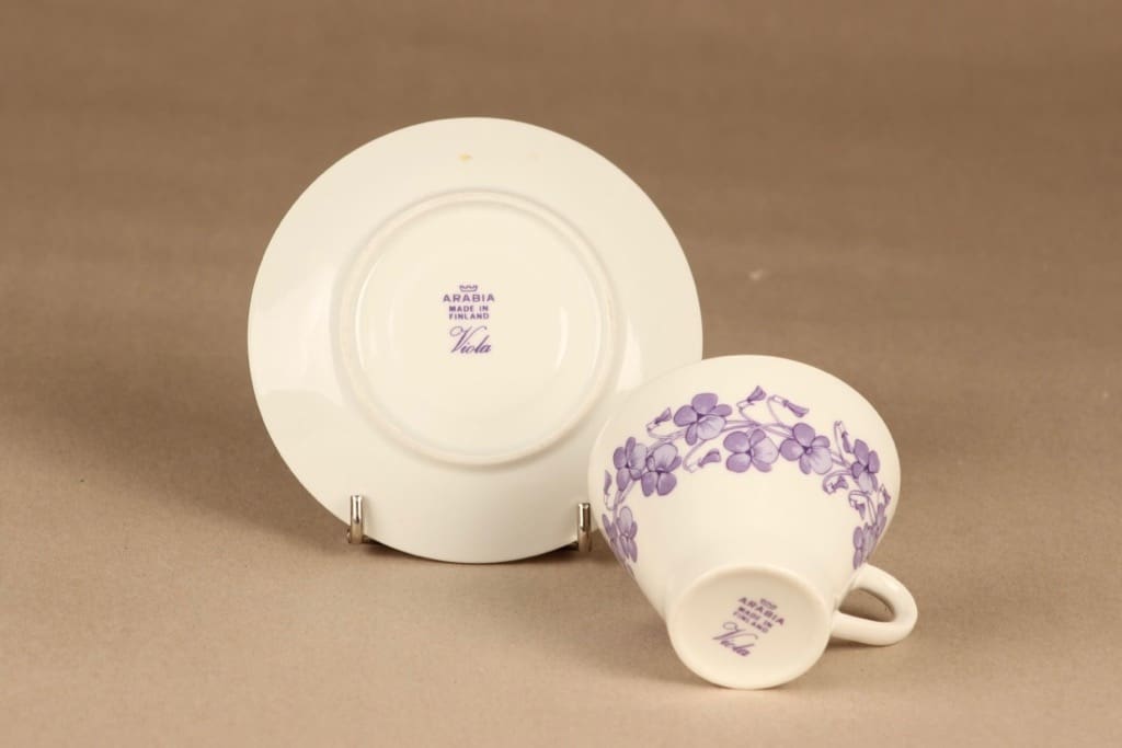 Arabia Viola kahvikuppi, violetti, suunnittelija Raija Uosikkinen, serikuva, kukka kuva 3
