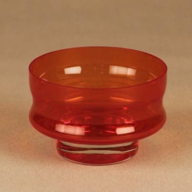 Riihimäen lasi Erkki jälkiruokakulho, punainen, suunnittelija Erkkitapio Siiroinen,