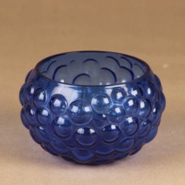 Kumela Rypäle malja, lila, suunnittelija Sirkku Kumela-Lehtonen,