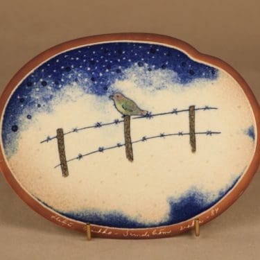 Arabia seinätaulu, Varpunen, suunnittelija Heljä Liukko-Sundström, Varpunen, signeerattu