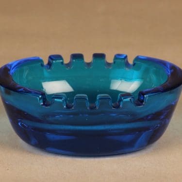 Nuutajärvi Stadion tuhka-astia, turkoosi, suunnittelija Saara Hopea,