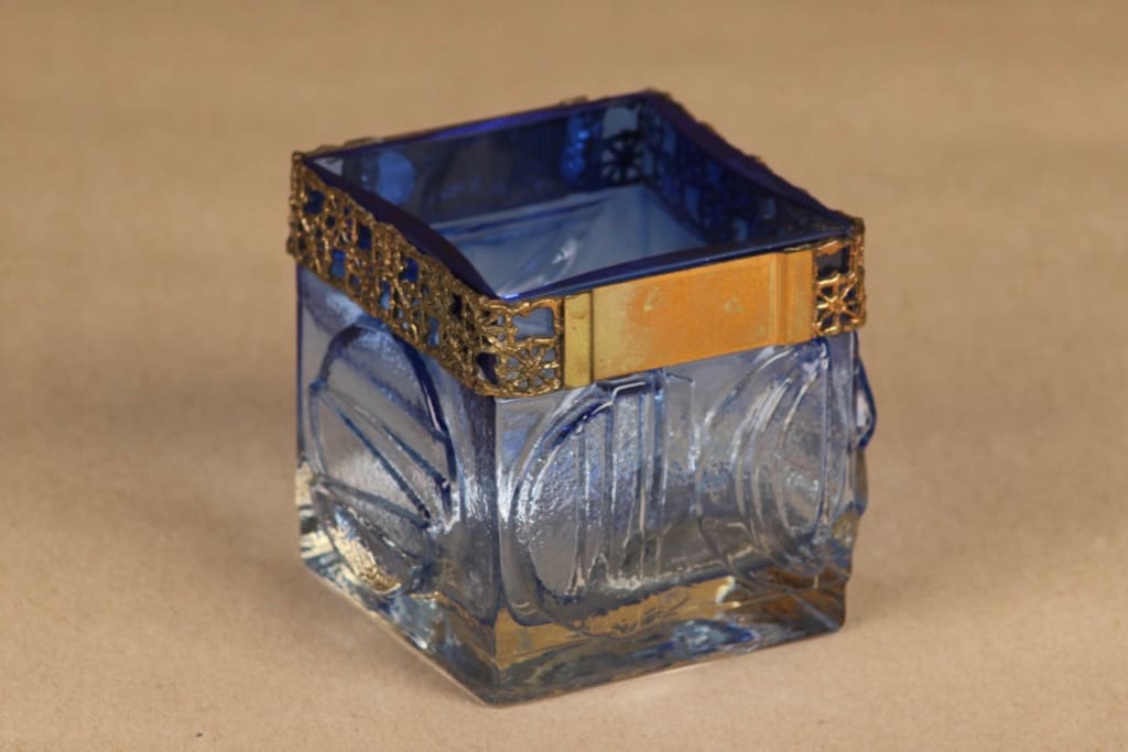 Kumela, Turun Hopea 1011/S maljakko, pronssipannalla, suunnittelija Pentti Sarpaneva, pronssipannalla, signeerattu kuva 2