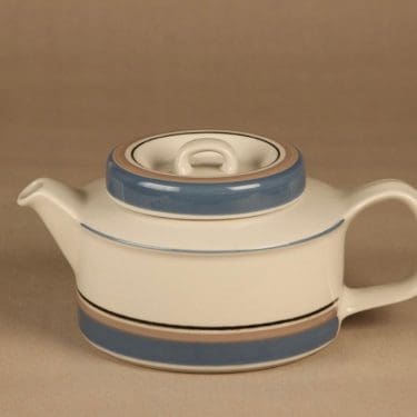 Arabia Uhtua teekaadin, 1.35 l, suunnittelija Inkeri Leivo, 1.35 l, raitakoriste