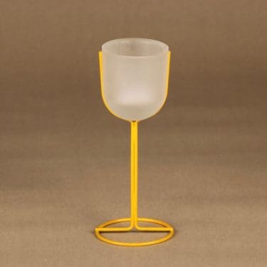 Nuutajärvi Alfa kynttilälyhty, metallijalalla, suunnittelija Markku Salo, metallijalalla