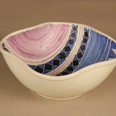 Kupittaan savi kulho, käsinmaalattu, suunnittelija Linnea Lehtonen, käsinmaalattu, signeerattu