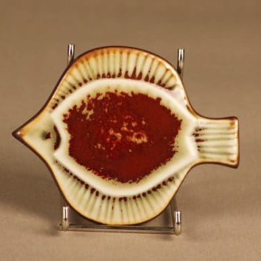 Arabia Kala seinälaatta, käsinmaalattu, suunnittelija Gunvor Olin-Grönqvist, käsinmaalattu, signeerattu