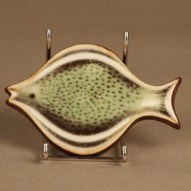 Arabia Kala seinälaatta, käsinmaalattu, suunnittelija Gunvor Olin-Grönqvist, käsinmaalattu, signeerattu