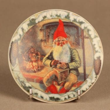 Arabia seinälautanen, Tonttu ja kahvimylly, suunnittelija Anders Olsson, Tonttu ja kahvimylly, tonttu-aihe